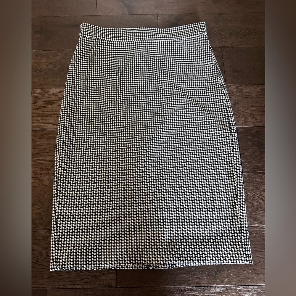 Ann Taylor Black & White Houndstooth Pencil Skirt